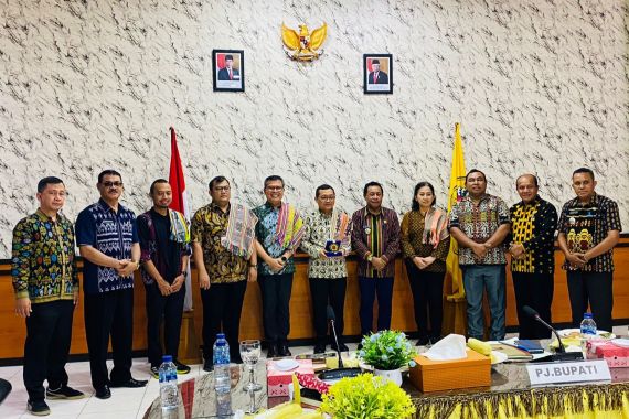 Pemerintah Gelar Rapat Koordinasi Konvergensi untuk Atasi Kemiskinan Ekstrem di Kupang - JPNN.COM