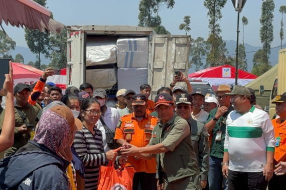 BNPB Salurkan Dana Bantuan untuk Korban Gempa di Bandung - JPNN.COM