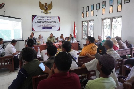 Antisipasi Dampak Perubahan Iklim, FHUP Edukasi Masyarakat Pesisir - JPNN.COM