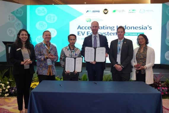 Indonesia Targetkan Penggunaan Massal Kendaraan Listrik pada 2030 - JPNN.COM