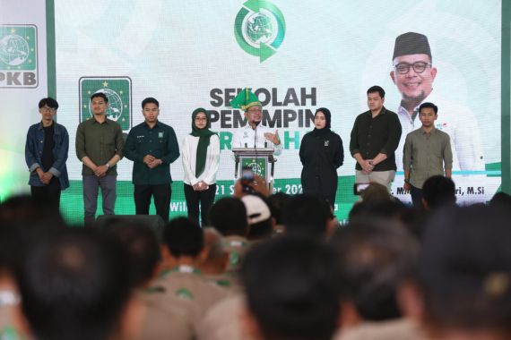 Hanif Dhakiri Memperkenalkan Pengurus Harian DPP PKB di Sespim Perubahan Wilayah VII - JPNN.COM