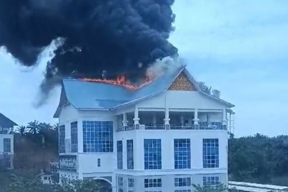 Gedung Lipat Kijang di Pekanbaru Kebakaran, Begini Penampakannya - JPNN.COM