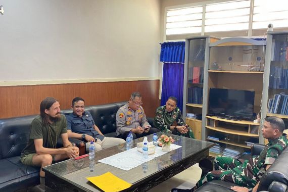 Kapuspen: TNI Upayakan Keselamatan Korban dalam Pembebasan Pilot Susi Air - JPNN.COM