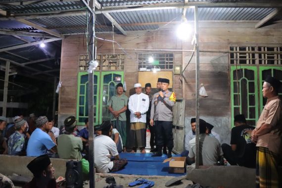 Kapolres Rohil Temui Keluarga Kakek Yasim yang Tewas Dimakan Buaya - JPNN.COM