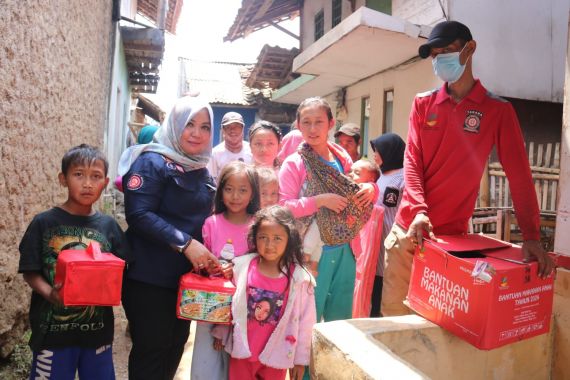 Kemensos Tegaskan Tak Ada Lagi Korban Gempa Bandung Konsumsi Singkong di Pengungsian - JPNN.COM