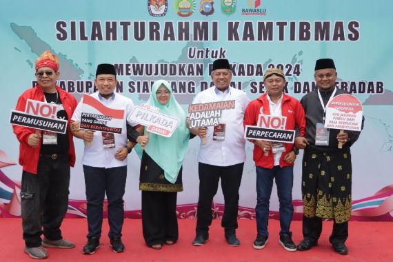 Dijaga Polisi, Pencabutan Nomor Urut Paslon Bupati-Wabup Siak Berlangsung Ceria, Aman & Lancar - JPNN.COM