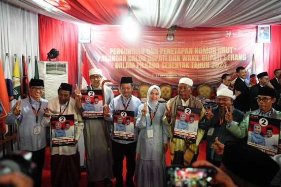 Diiringi Gema Salawat, Ratu Zakiyah-Najib Dapat Nomor Urut 2 - JPNN.COM