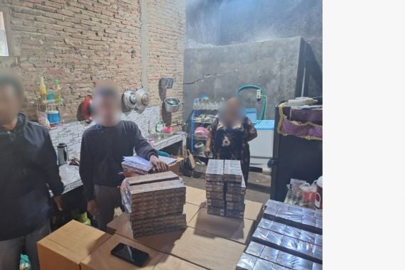 Bea Cukai Sita 400 Ribu Batang Rokok Ilegal di Sebuah Rumah di Mojogedang Karanganyar - JPNN.COM