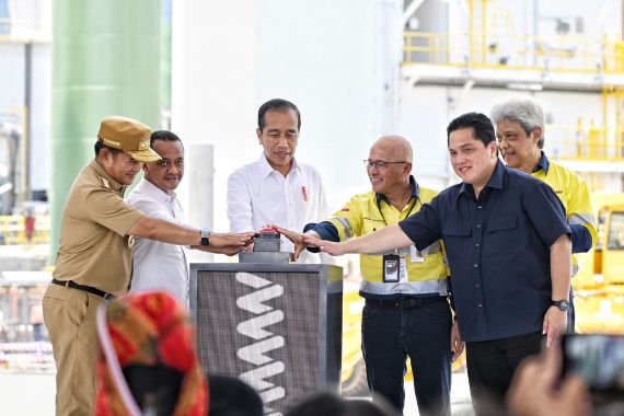 Resmikan Smelter Tembaga, Jokowi: Kebutuhan Produk Harus Bergantung pada Indonesia - JPNN.COM