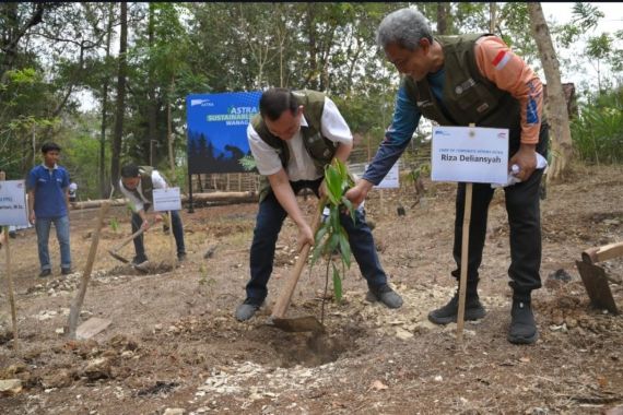 Komitmen Lestarikan Hutan Wanagama di Gunungkidul, KLHK Gandeng Astra & UGM - JPNN.COM