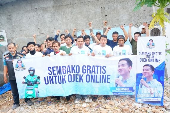 Relawan Mas Gibran Berbagi Sembako & Sediakan Layanan Cukur Gratis untuk Driver Ojol - JPNN.COM