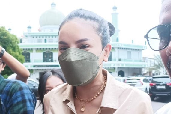 Hidung Tertonjok hingga Luka, Nikita Mirzani: Asal Darah Daging Sendiri, Enggak Masalah - JPNN.COM