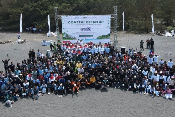 Gelar Coastal Clean Up, PTK Berhasil Kumpulkan 28 Ton Sampah di Yogyakarta - JPNN.COM