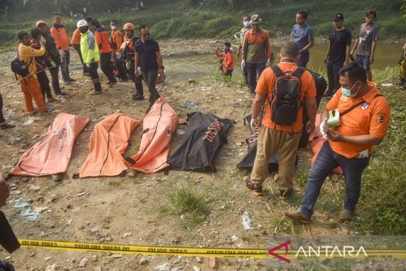 Ini Kejadian Sebelum Penemuan 7 Mayat di Kali Bekasi, Propam Periksa 9 Polisi - JPNN.COM