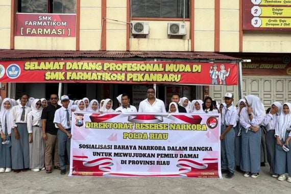 AKBP Boby Edukasi Bahaya Narkoba kepada Pemilih Pemula dan Sosialisasi Pilkada Damai - JPNN.COM