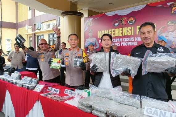 Polres Serang Tangkap Kurir Narkoba Internasional Berpenghasilan Ratusan Juta Rupiah - JPNN.COM