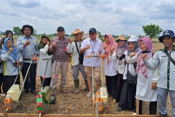 Pacu PAT, Kementan Bersama Pemkab Tanah Laut Menggerakkan Tanam Serentak - JPNN.COM