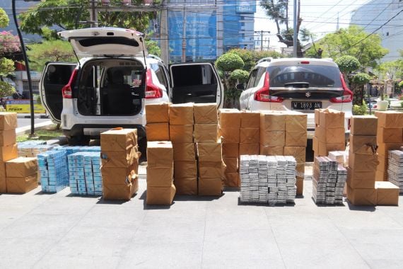 Bea Cukai Gagalkan Peredaran Ratusan Ribu Rokok Ilegal di Semarang - JPNN.COM