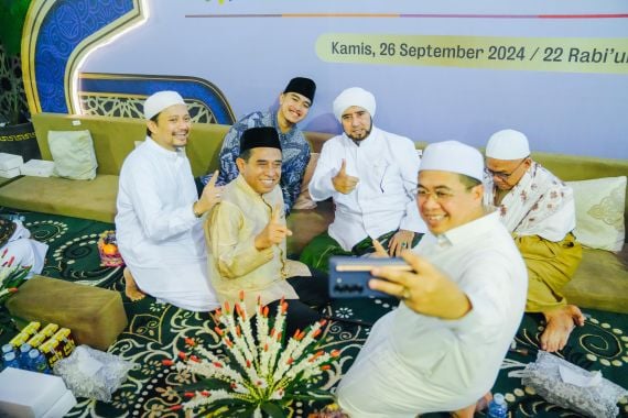 Hadiri Maulid Nabi di Banjarmasin, Kaesang Pangarep Disambut Antusias Warga - JPNN.COM