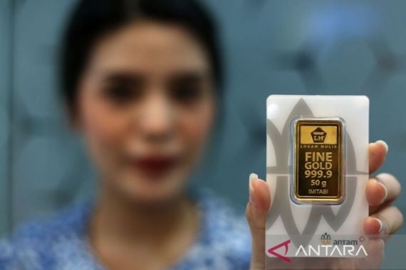 Harga Emas Antam Hari Ini 26 September, Turun Tipis - JPNN.COM