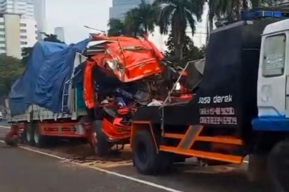 Detik-detik Kecelakaan Maut di Tol Dalam Kota Hari Ini, Kami Ikut Berdukacita - JPNN.COM