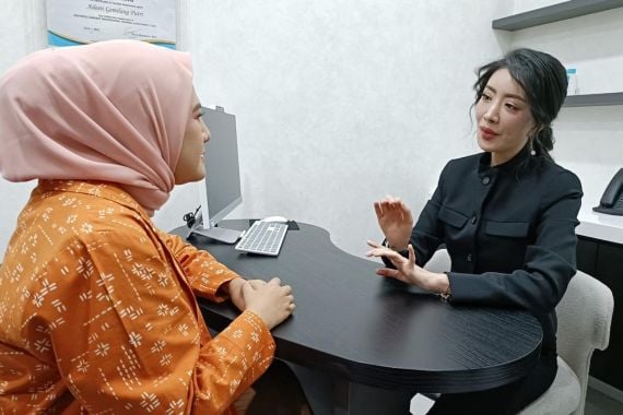 Aileen Seto Memadukan Keahlian dan Teknologi Mutakhir dalam Dunia Kecantikan - JPNN.COM