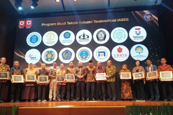 Menteri Airlangga Hartarto Terima Penghargaan Minister Lifetime Achievement Awards - JPNN.COM