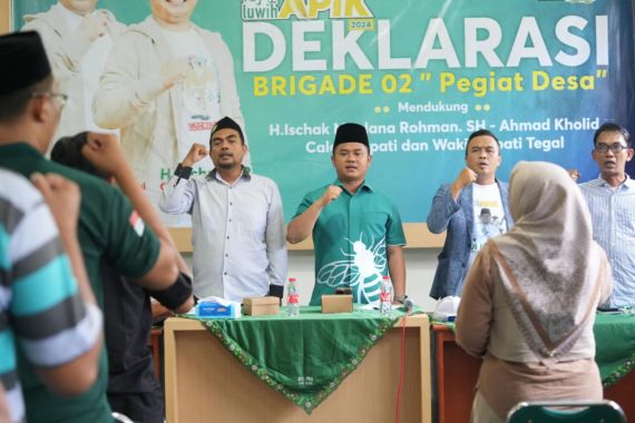 Brigade 02 Pegiat Desa Dukung dan Siap Menangkan Ischak-Kholid di Pilbup Tegal 2024 - JPNN.COM