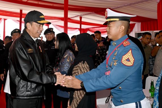 Jokowi Beri Penghargaan untuk Pengabdian KRI Nanggala-402 yang Tenggelam 2021 Lalu - JPNN.COM