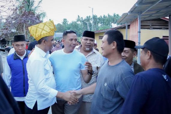 Petani Sibalaya Sambut Baik Program Berani Panen Raya Anwar Hafid - JPNN.COM