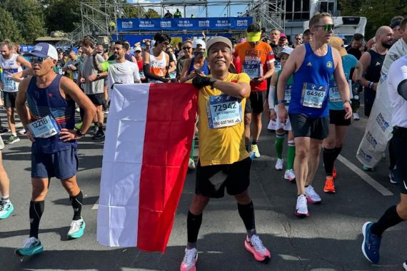 Berlari Sejauh 42,195 Km, Mukhamad Misbakhun jadi Finisher Berlin Marathon 2024 - JPNN.COM