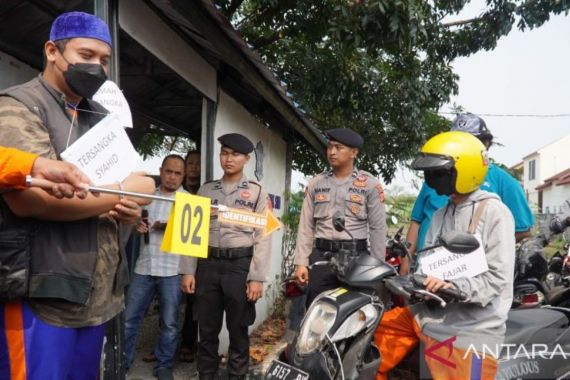 Polisi Gelar Reka Ulang Adegan Penyerangan Rombongan Kiai NU dan Banser di Karawang - JPNN.COM