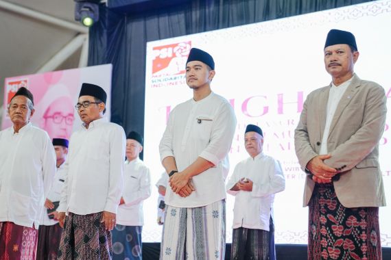 Hadiri Maulid Nabi Muhammad di Madiun, Kaesang Bagikan Tiket Umrah - JPNN.COM