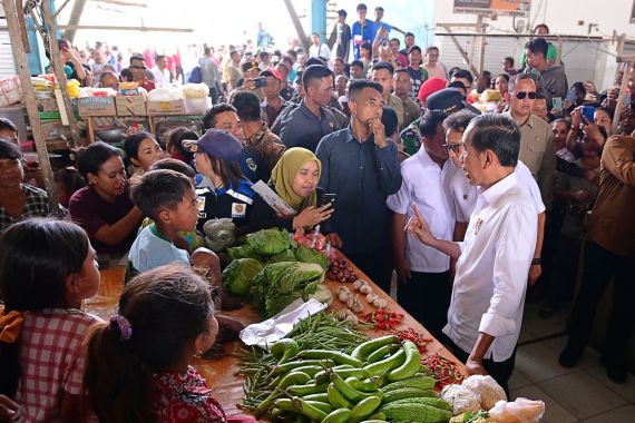 Kunjungi Pasar di NTT, Jokowi Kembali Minta Maaf Kepada Rakyat - JPNN.COM