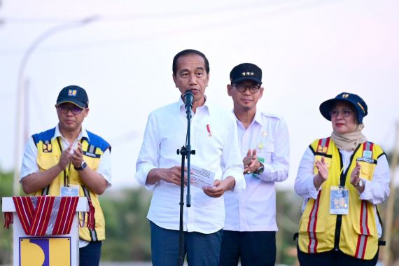 Presiden Jokowi Resmikan 27 Ruas Jalan Senilai Rp 737 Miliar di NTT - JPNN.COM