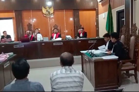 Sidang Perdana Kasus Halim Ali, Jaksa Baca Dakwaan Djoko dan Bagio - JPNN.COM