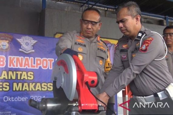 Polrestabes Makassar Musnahkan Ribuan Knalpot Brong yang Disita Selama Operasi Patuh - JPNN.COM