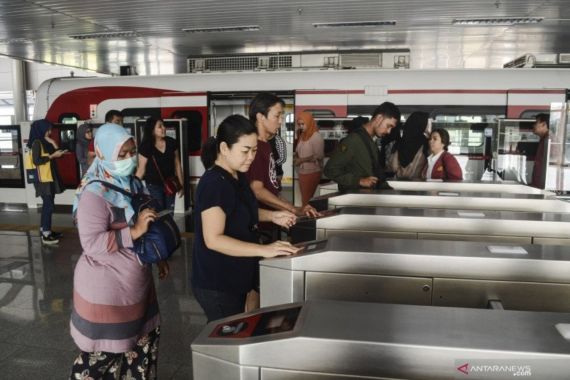 HUT Ke-79 TNI, Naik Transjakarta, MRT & LRT 5 Oktober Hanya Rp 1 - JPNN.COM