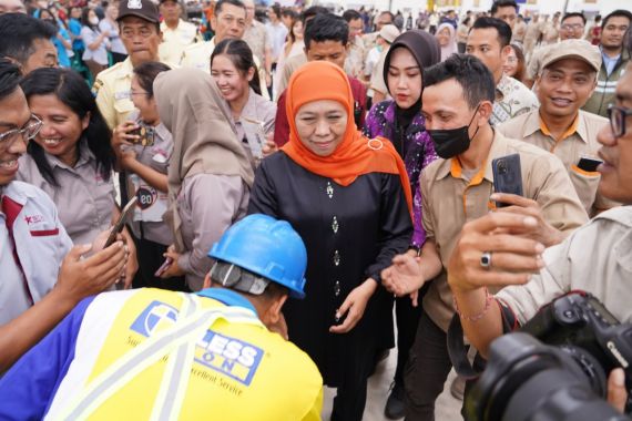 Banyak Didukung Akar Rumput, Khofifah Makin Berpeluang Kembali jadi Gubernur Jatim - JPNN.COM