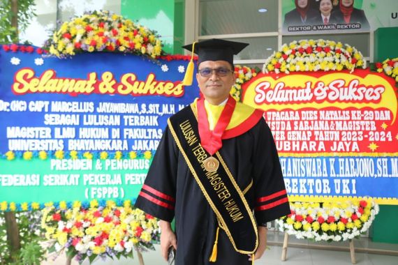 Universitas Bhayangkara Gelar Acara Wisuda, Captain Marcellus Hakeng Raih Penghargaan Tertinggi - JPNN.COM