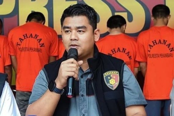 Beredar Selebaran Hoaks Terkait Paslon Wali Kota Pekanbaru, Kompol Bery Bilang Begini - JPNN.COM