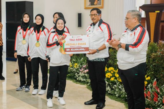 Atlet Jateng Peraih Medali PON XXI Diguyur Bonus Rp 60,6 Miliar - JPNN.COM