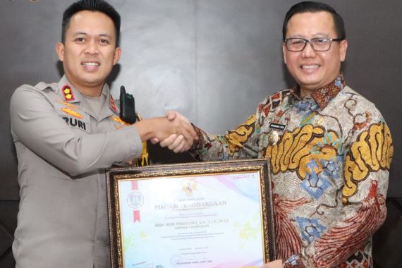 Ungkap 25 Kasus Narkoba, AKBP Ruri Dapat Penghargaan dari Pemkab Banyuasin - JPNN.COM