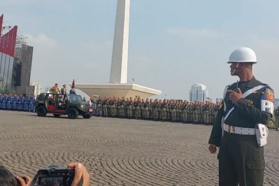 Perayaan HUT TNI, Jokowi Secara Khusus Ucap Hal Ini kepada Prabowo - JPNN.COM