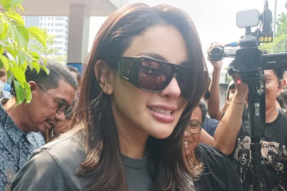 Nikita Mirzani Ungkap Putrinya Tengah Jalani Pengobatan - JPNN.COM