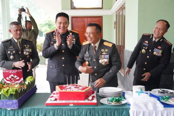 Pimpinan TNI di Riau Dapat Kejutan Spesial Ulang Tahun dari Irjen Iqbal - JPNN.COM