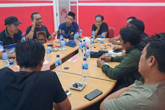 Diduga Tidak Netral, ASN Perangkat Desa dan KPU Bojonegoro Bakal Dilaporkan ke Bawaslu - JPNN.COM