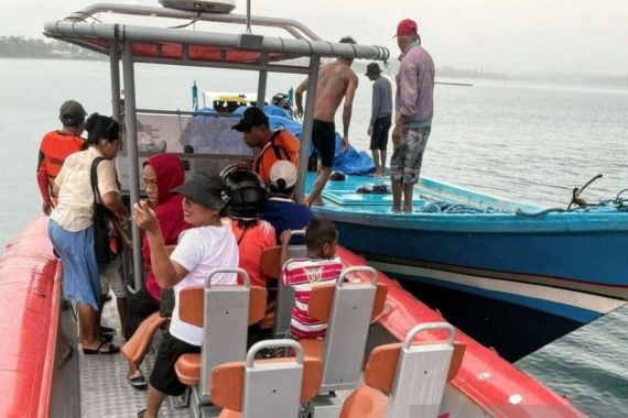 27 Penumpang Kapal Cepat yang Alami Mati Mesin di Tengah Laut Sudah Dievakuasi - JPNN.COM