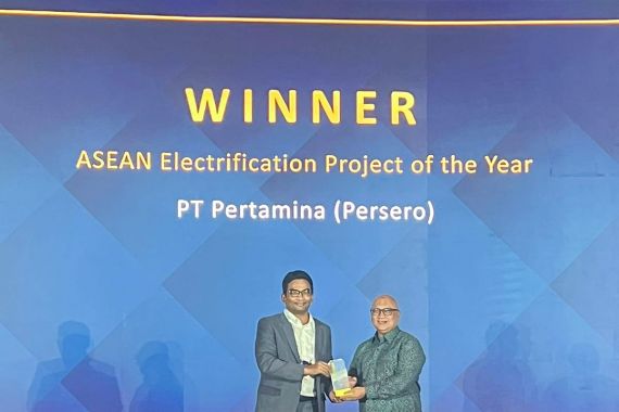 Pertamina Raih Penghargaan Kategori ASEAN Electrification Project di Enlit Asia 2024 - JPNN.COM