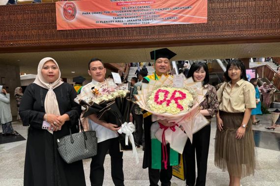 Pengacara Krisna Murti Raih Gelar Doktor dengan Predikat Cumlaude di Universitas Jayabaya - JPNN.COM